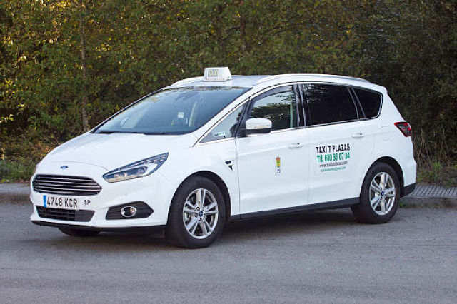 como-son-los-taxis-en-coruna-blanco-con-escudo-ciudad